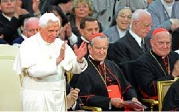 Resposta Católica: Por que o Papa Bento XVI insiste no latim - 135