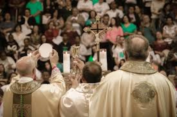 Cumpro o preceito dominical assistindo à Missa no sábado à tarde? Pe. Paulo Ricardo
