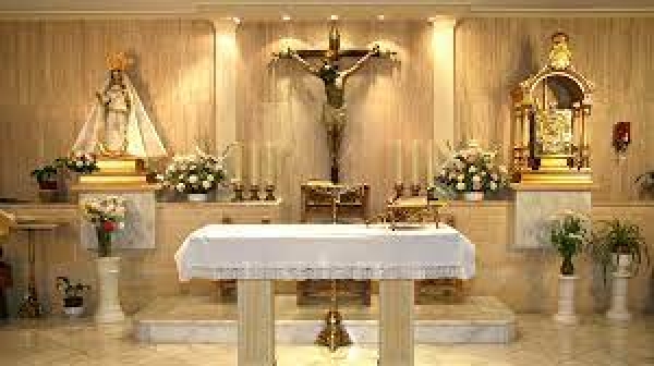 O que simbolizam o Altar e o Ambão das Igrejas? Felipe Aquino