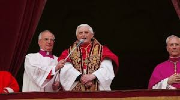 Resposta Católica: Por que o Papa Bento XVI insistia no latim - 135