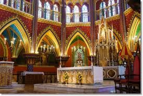 Resposta Católica: Qual é a posição que o sacrário deve ocupar na Igreja? - 74