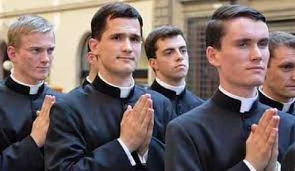 Resposta Católica: Afinal, os padres são ou não obrigados a usar um hábito eclesiástico? - 113