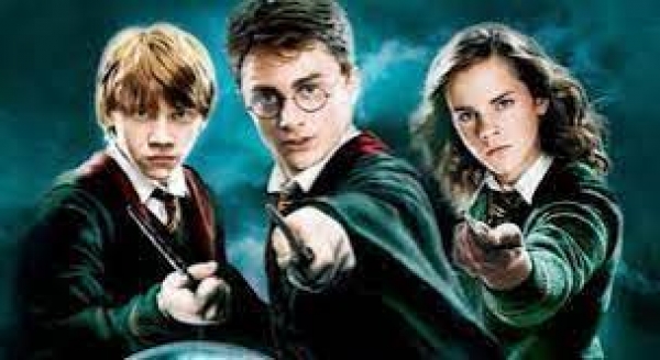 PERGUNTE AO EXORCISTA - É possível uma influência maligna através de filmes de Magia, como Harry Potter? - Pe. Duarte Lara